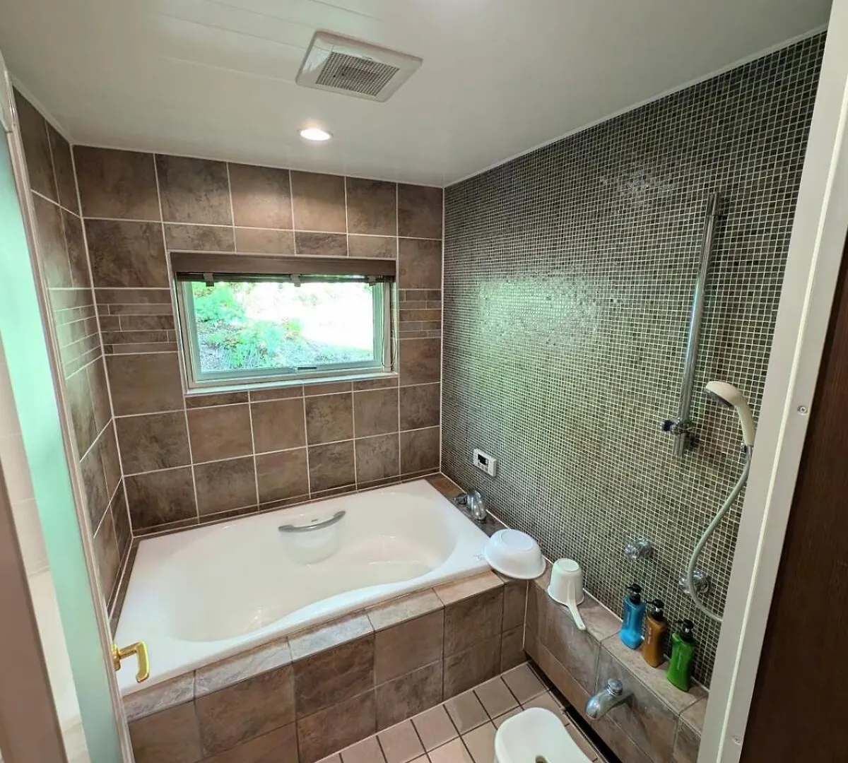 Luxury Ski Chalet Solitude In Hanazono, Niseko 큐찬
